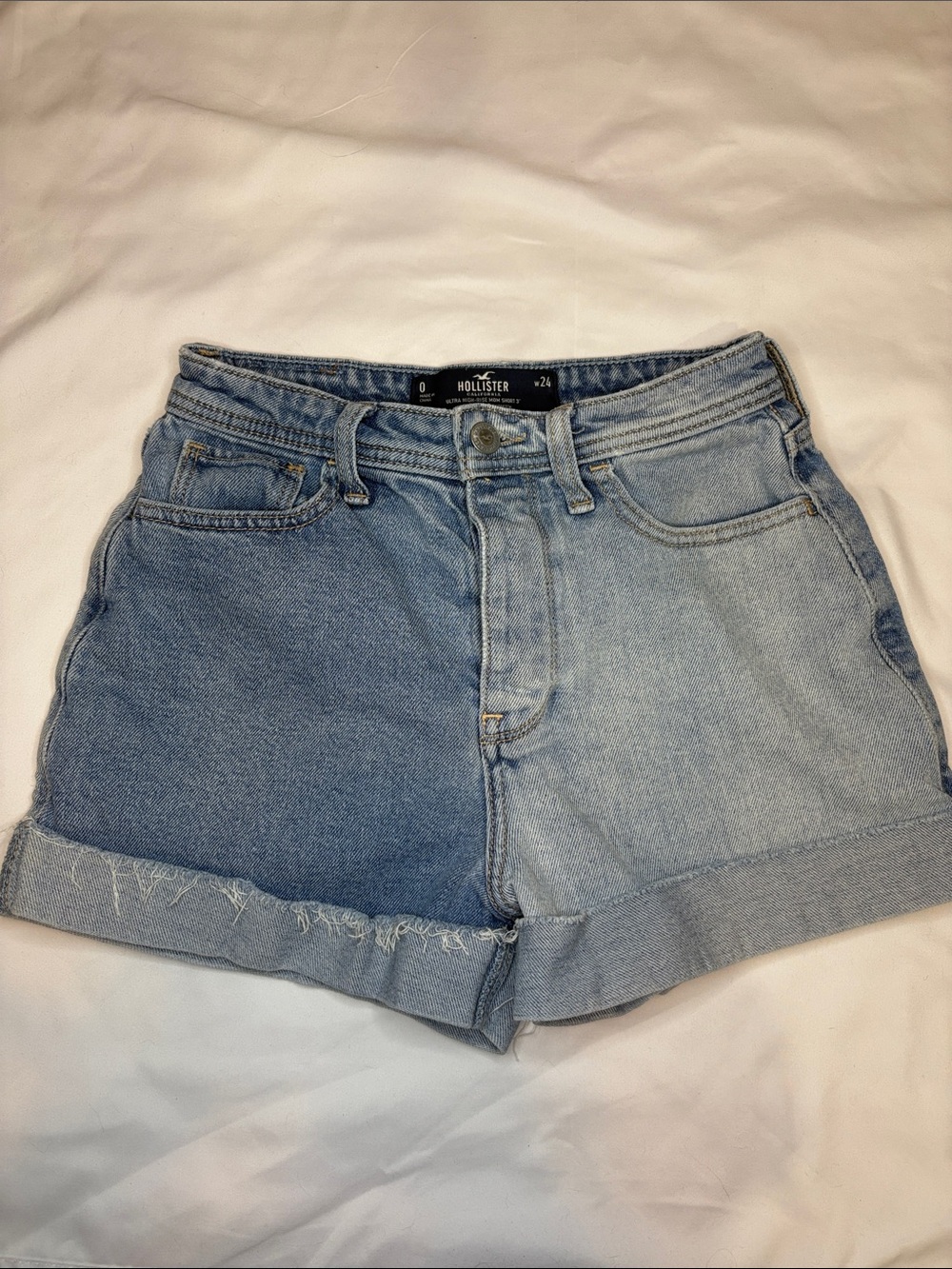 Hollister Ultra High-Rise Subtle Two-Tone 3” Mom Shorts Cuffed Hem Button Fly 0